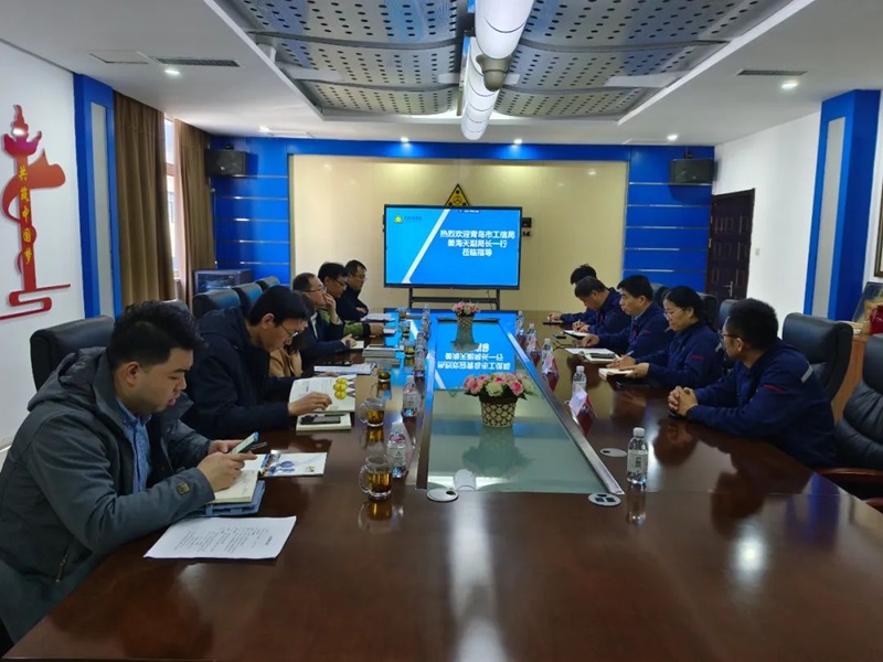 青島市工信局副局長姜海天一行蒞臨力克川液壓參觀指導1.jpg 青島市工信局副局長姜海天一行蒞臨力克川液壓參觀指導1.jpg